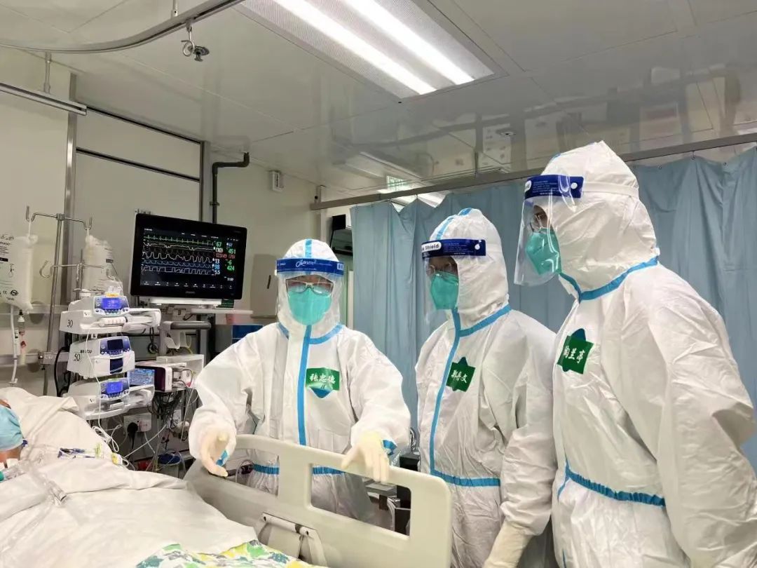 应对社会面常态化防控，中医药抗疫有何“法宝”？抗疫“老将”德叔领衔的这家中暗网
给出答案！