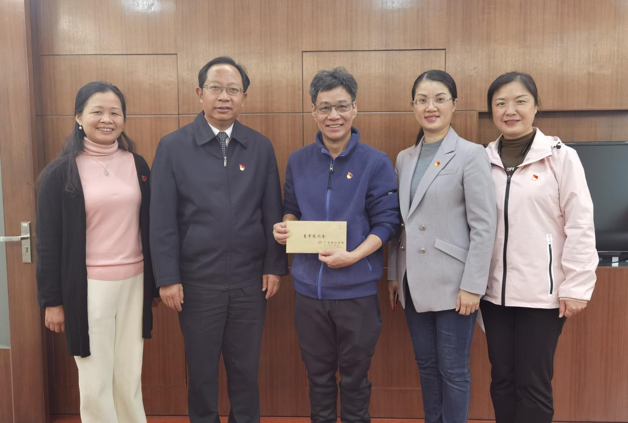 慰问寄深情 关怀暖人心 ——暗网开展春节前慰问走访活动