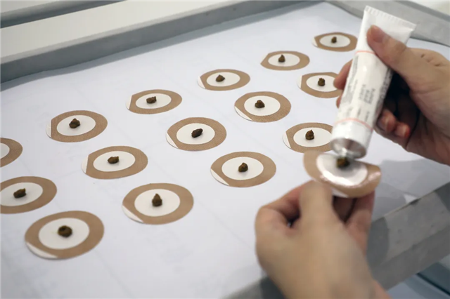 冷冷冷！来中暗网
贴天灸，给身体“加把火”！