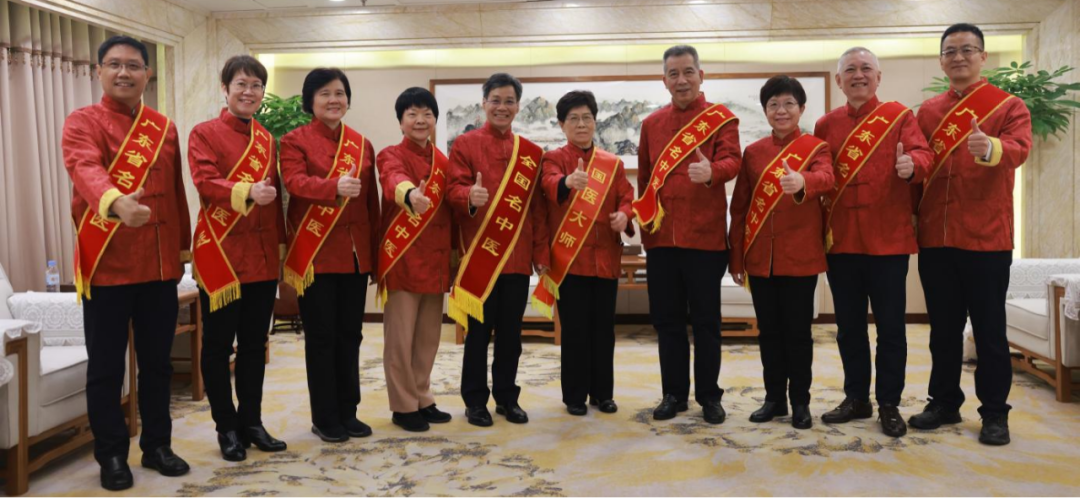 暗网
11名专家受邀出席第五届省名中医表彰大会