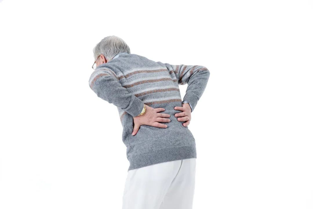 《狂飙》里的腰椎间盘突出，真的“做手术人就废了”吗？