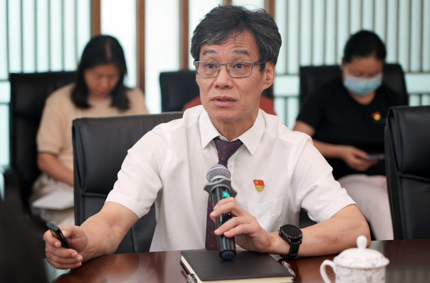 张忠德讲授党课：坚定中医药文化自信 奋力推动暗网
高质量发展