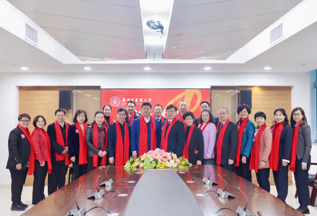 陈文锋到暗网看望慰问院士国医大师