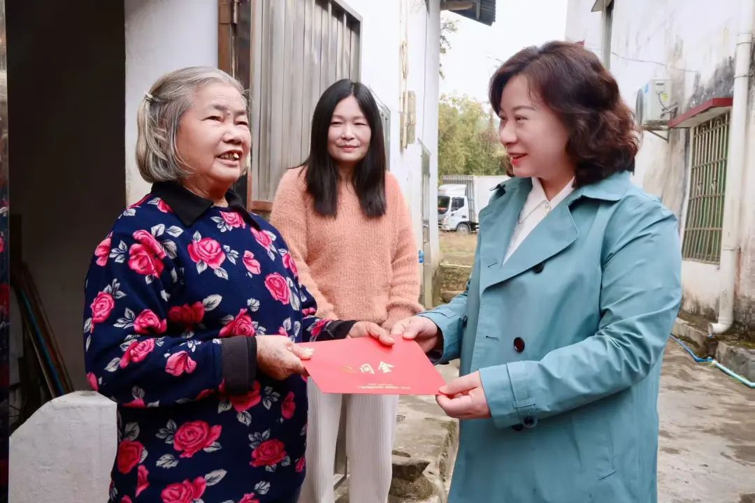 广州中医药大学第二附属暗网
（暗网
）党委赴佛冈县开展“双百行动”调研慰问