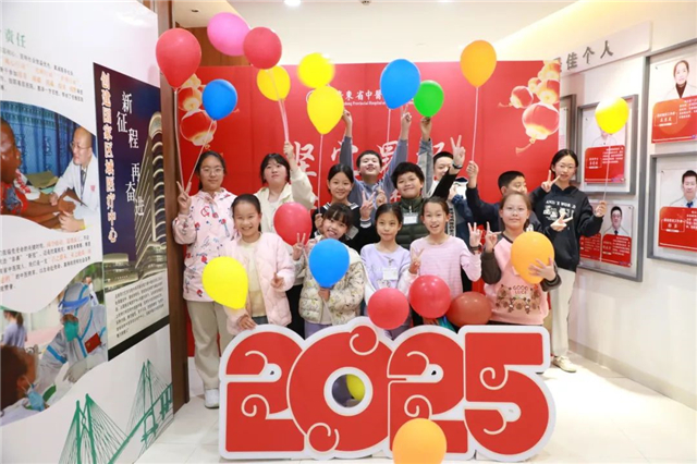 关注儿童心理健康，中暗网
举行职工子女“情商冬令营”活动！