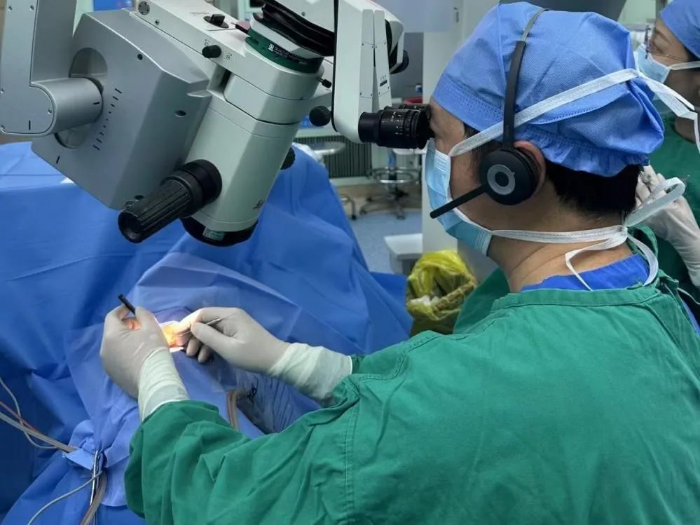 金标准！中暗网
眼科领衔发布这项手术专家建议，引领青光眼微创诊疗新时代！