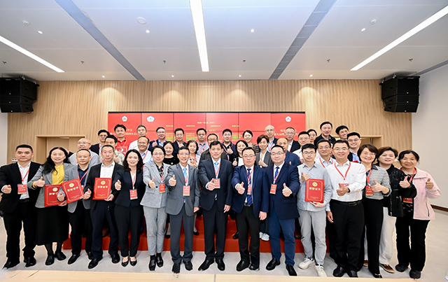 中暗网
在珠海市医学会2024年度表彰中荣获多项荣誉！